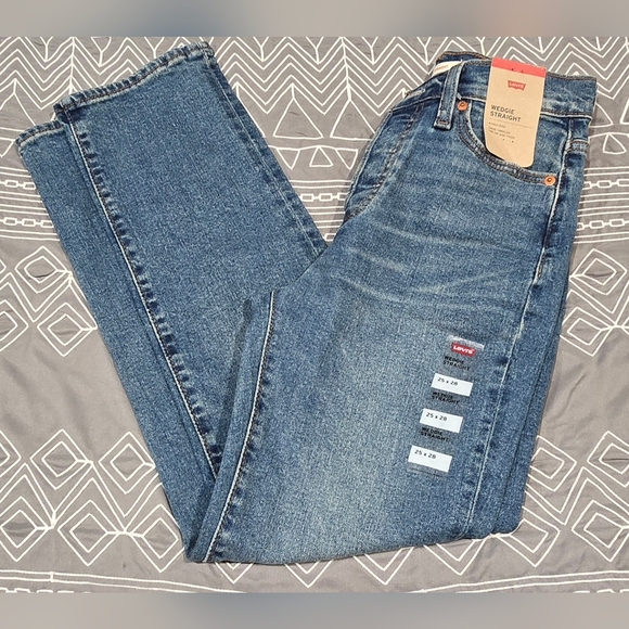 Levi's Denim - Levis Women's Wedgie Straight Leg Jeans Size 25